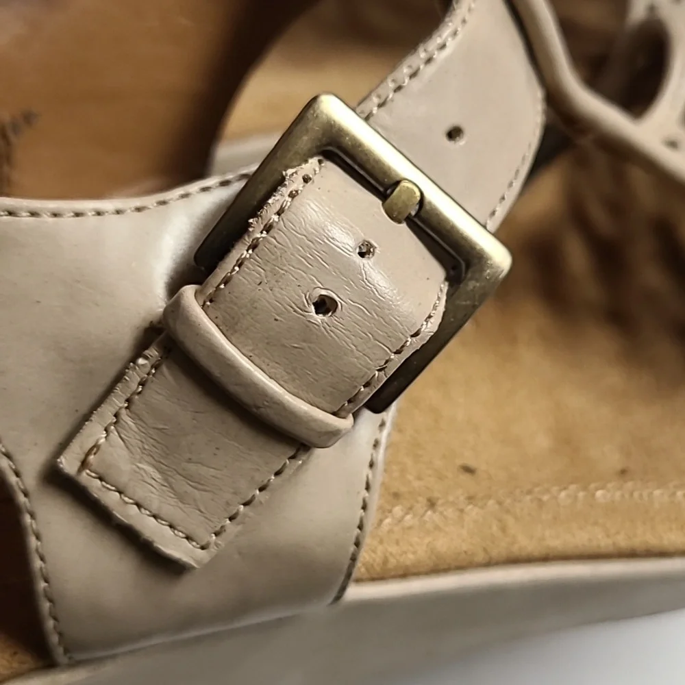Eyeletted Boho T-strap Buckle Wedge Sandals Beige Natural Soul Naturalizer 9M - Picture 3 of 15